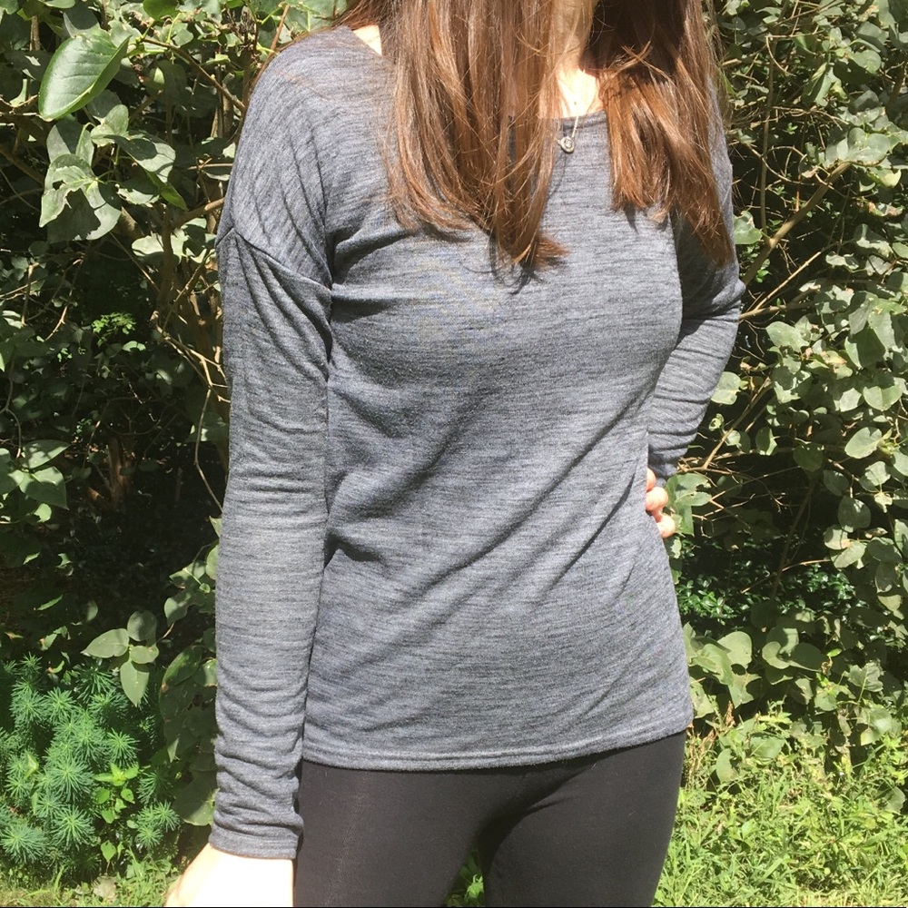 Gray Athletic Workout Top with Warm Interior
